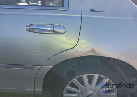 2004 Lincoln Town Car Ultimate z USA, uszkodzony, nr VIN 1LNHM83W64Y622093